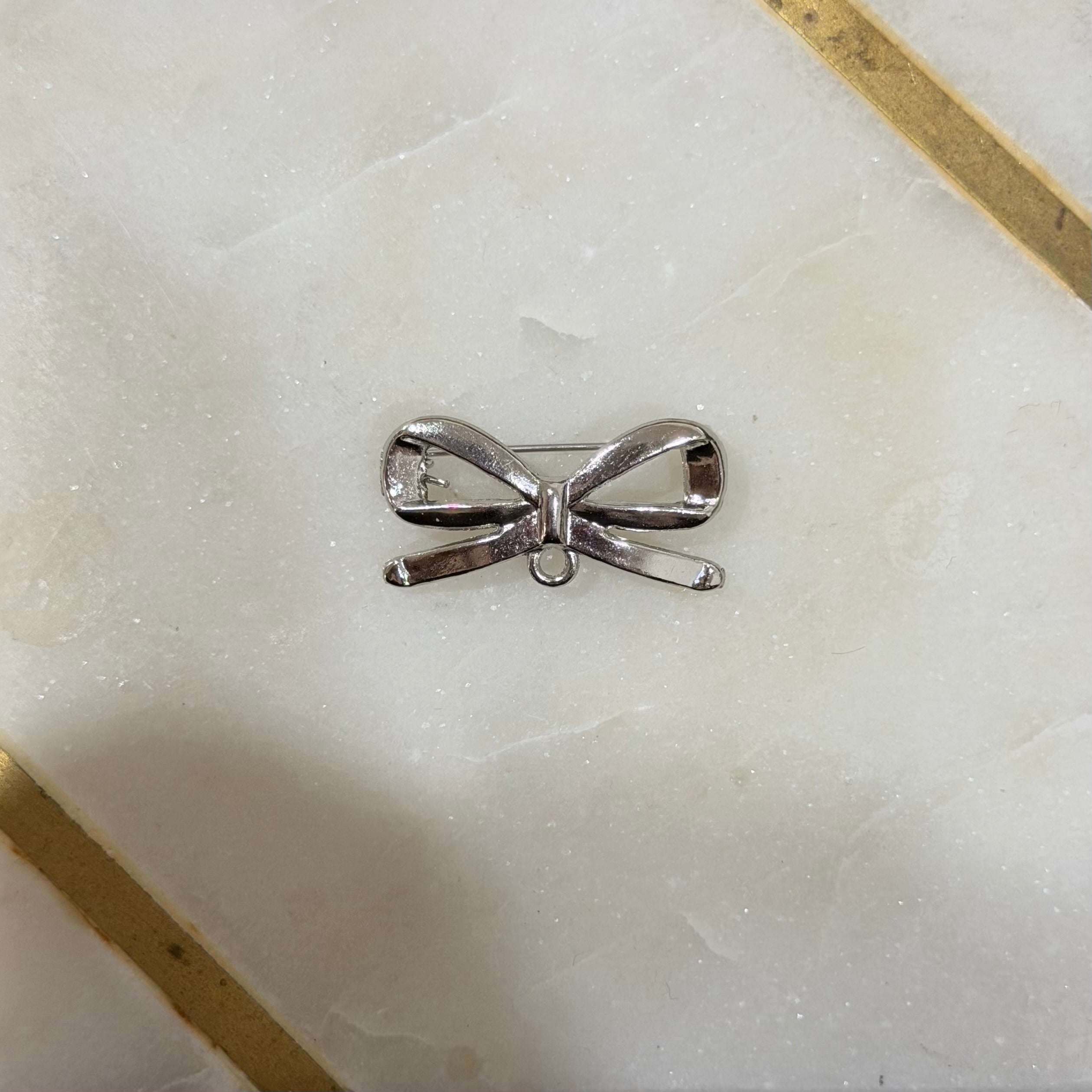 Bow Pin